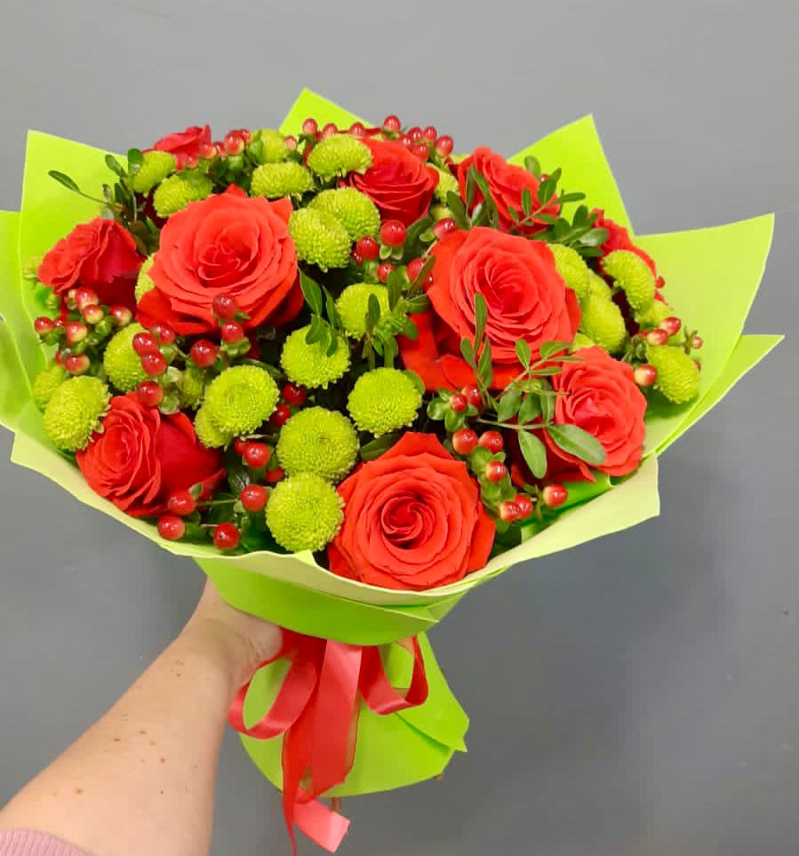 Букет цветов из: Хризантемы и Розы в Горноправдинск