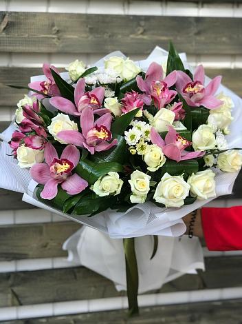 Букет цветов из: Розы и Хризантемы в Горноправдинск