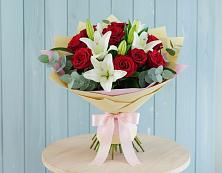 Букет цветов из:  Лилии и Розы в Горноправдинск
