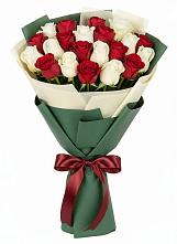 Букет Микс из красных и белых роз в Горноправдинск