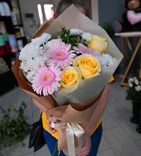 Букет цветов из:  Герберы, Розы и Хризантемы в Горноправдинск