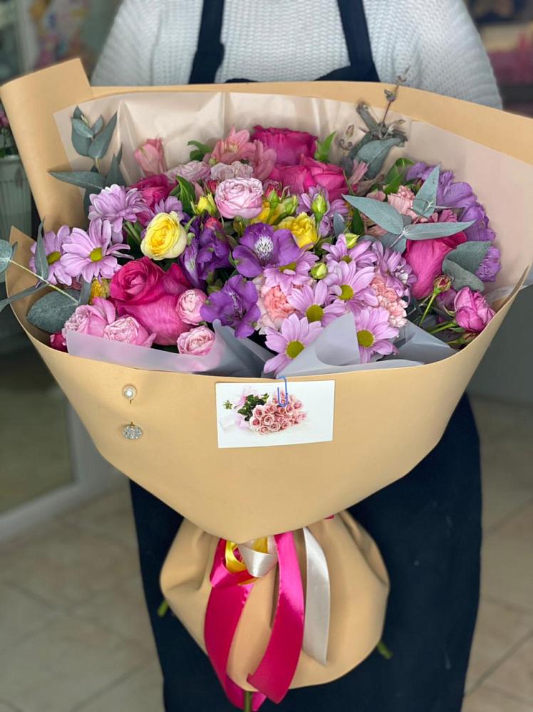 Букет цветов из: Хризантемы, Гвоздики и Альстромерии в Горноправдинск