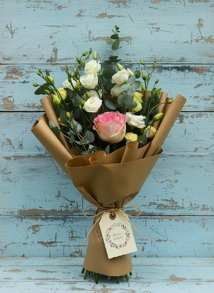 Букет цветов из: Розы и Лизиантусы в Горноправдинск