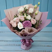 Букет цветов из:  Розы и Лизиантусы в Горноправдинск