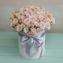 Цветочная композиция из Розы в шляпной коробке в Горноправдинск