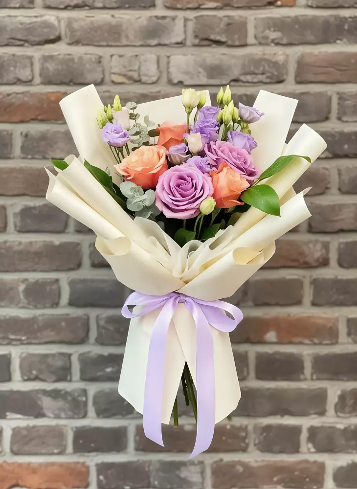 Букет цветов из: Лизиантусы и Розы в Горноправдинск