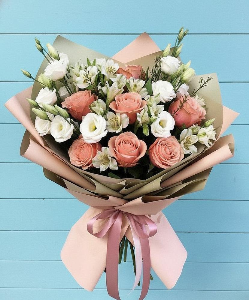 Букет цветов из: Розы, Альстромерии и Лизиантусы в Горноправдинск