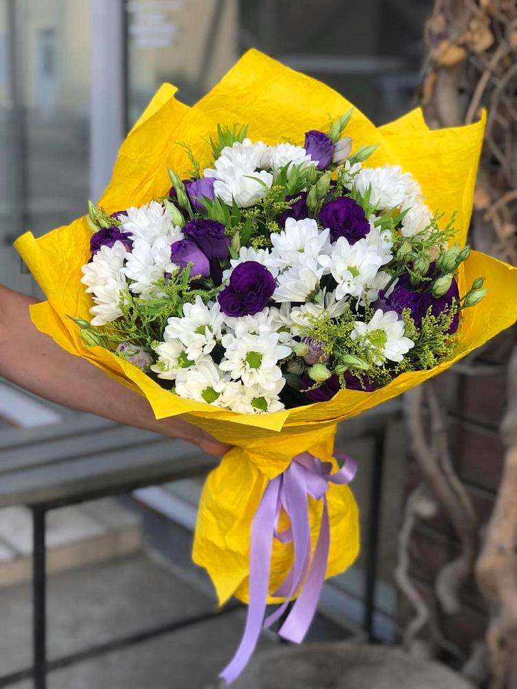 Букет цветов из: Ирисы, Хризантемы и Ромашки в Горноправдинск