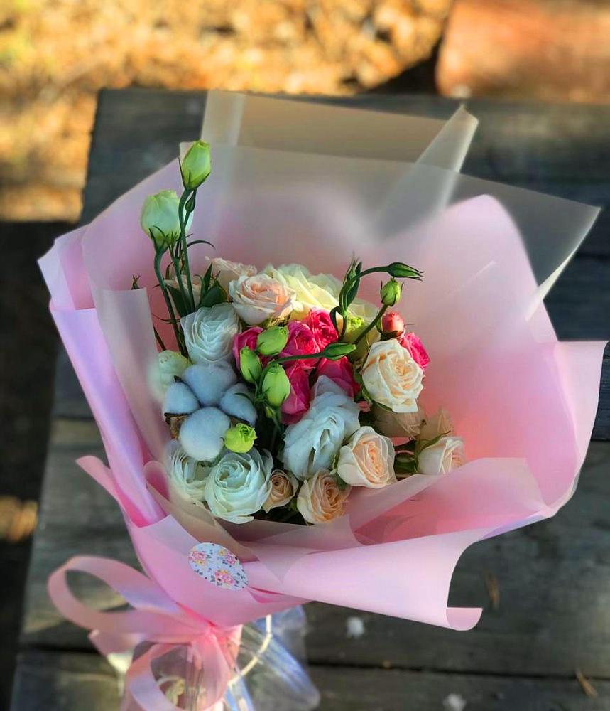 Букет цветов из: Розы и Лизиантусы в Горноправдинск