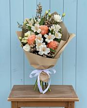 Букет цветов из:  Альстромерии, Лизиантусы, Розы и Хризантемы #REPLACE_PRED# Горноправдинск