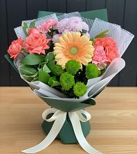 Букет цветов из:  Гвоздики, Розы, Герберы и Хризантемы в Горноправдинск