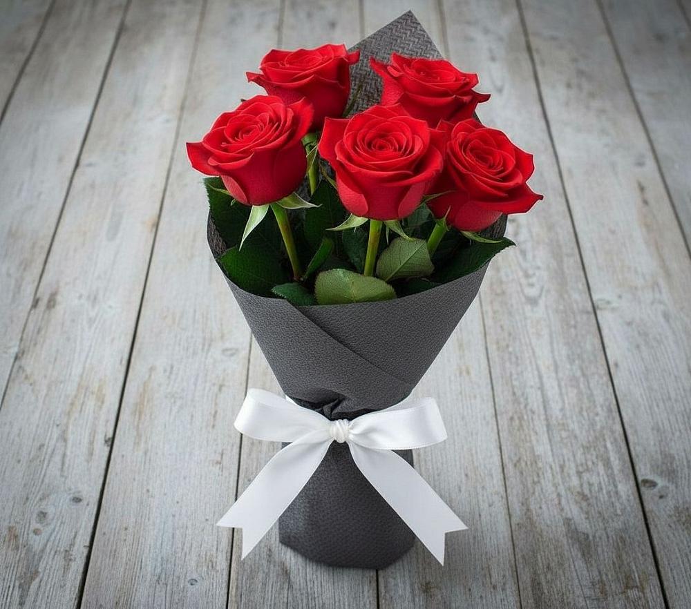 Букет 5 Красных роз Эдлесс Лав в Горноправдинск