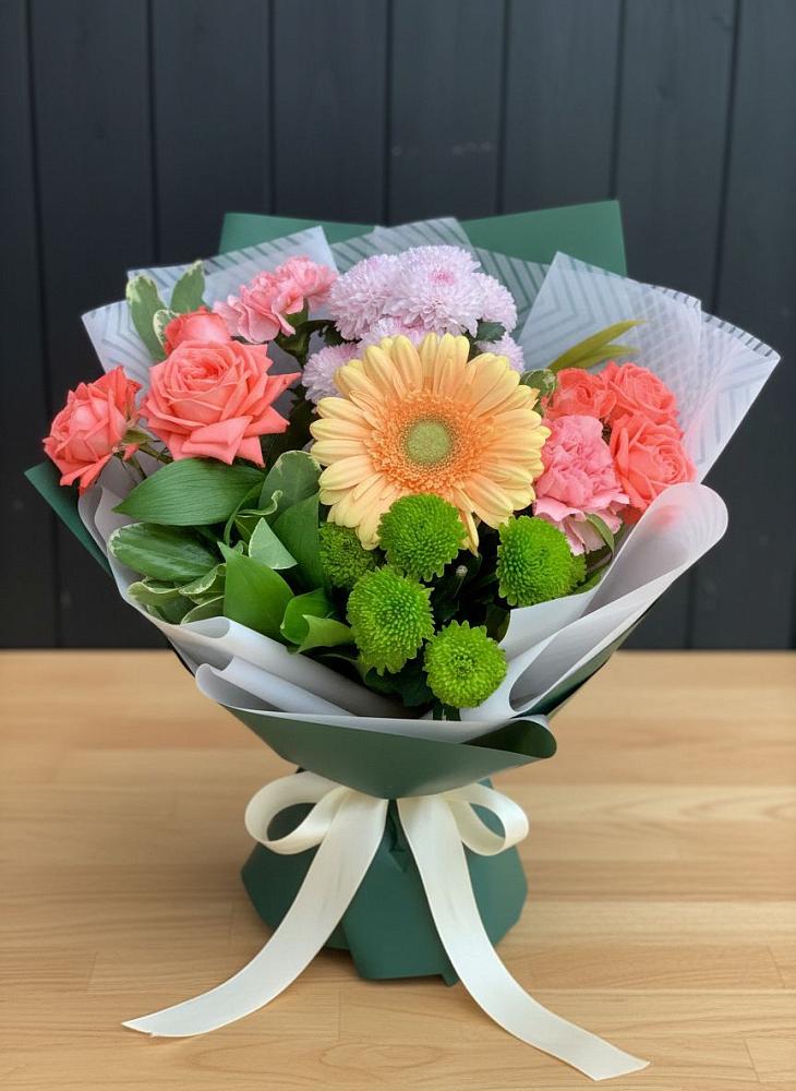 Букет цветов из: Гвоздики, Розы, Герберы и Хризантемы в Горноправдинск