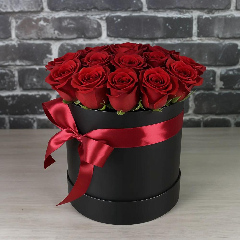 Цветочная композиция из Розы в шляпной коробке в Горноправдинск