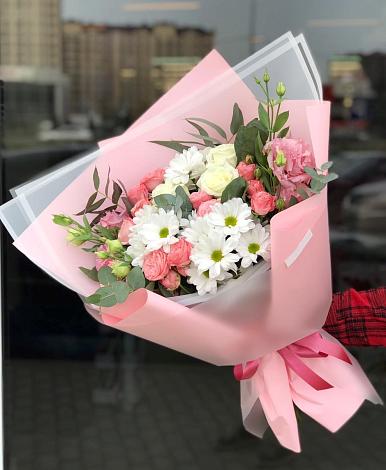 Букет цветов из: Розы, Лизиантусы и Хризантемы в Горноправдинск