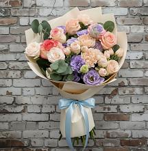 Букет цветов из:  Розы, Лизиантусы и Гвоздики в Горноправдинск