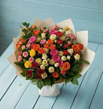 Букет Микс из разноцветных кустовых роз в Горноправдинск