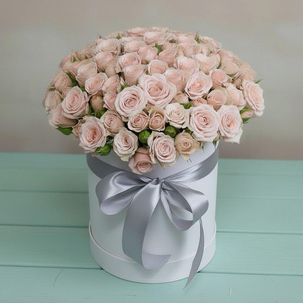 Цветочная композиция из Розы в шляпной коробке в Горноправдинск